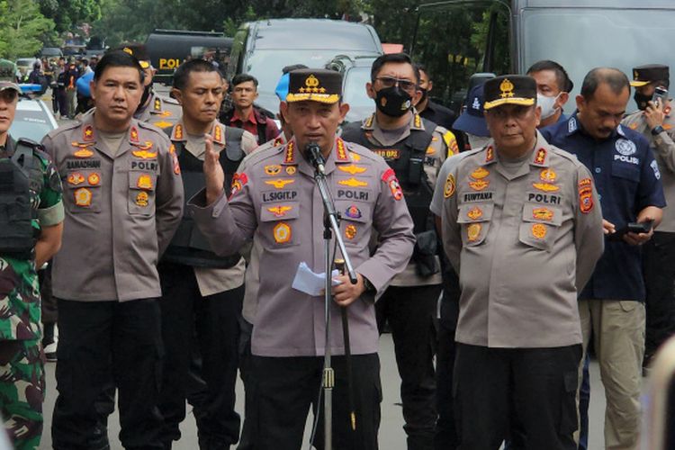 Kapolri Jendral Listyo Sigit Prabowo saat memberikan keterangan.
