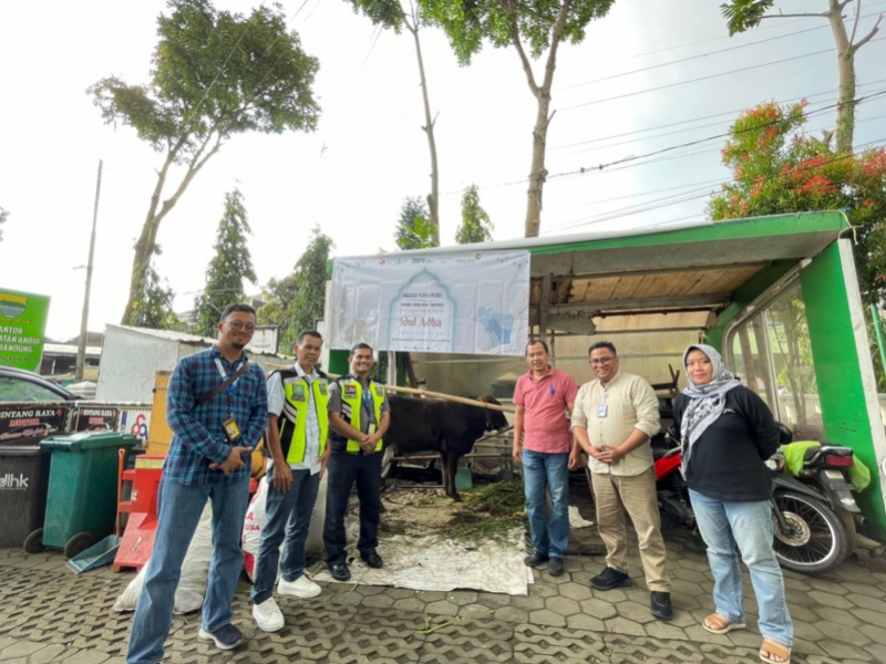 Tim Bandara Husein dipimpin EGM saat menyalurkan heean Qurban di Kecamatan Cicendo