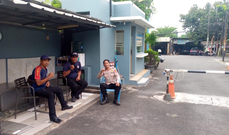 Unit Samapta Polsek Jatiasih melaksanakan kegiatan rutin patroli sambang dan dialogis warga masyarakat di sejumlah tempat keramaian di Wilayah Kecamatan Jatiasih, Rabu (5/7/2023).