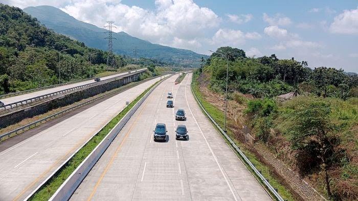 Kondisi Jalan tol Cisumdawu.