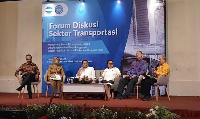 Institut Studi Transportasi (Instran) bersama dengan Masyarakat Transportasi Indonesia (MTI) menghadirkan sejumlah pembicara pada diskusi panel di Jakarta mengenai peran Pemerintah Daerah (Pemda) dalam penyelenggaraan transportasi umum massal, Selasa (11/7/2023).