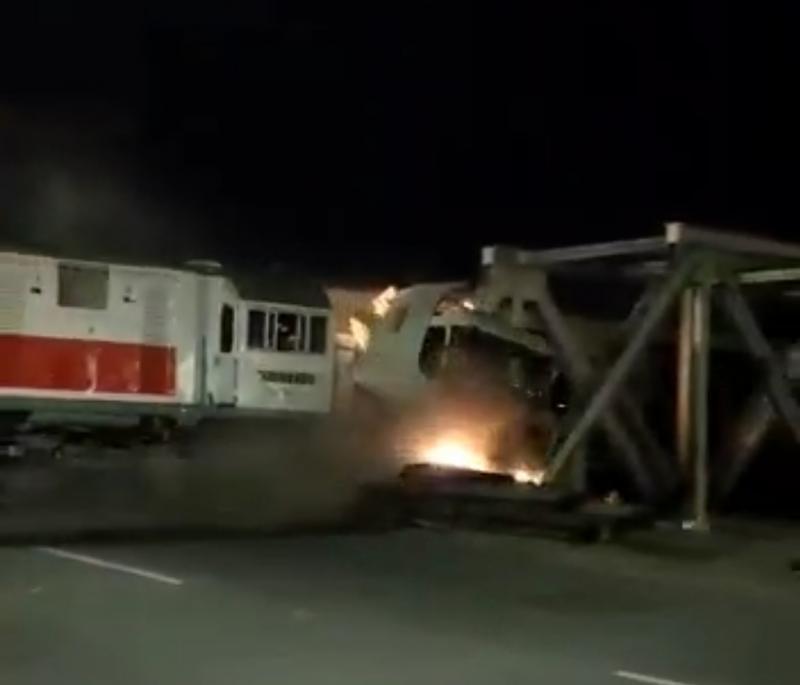 Kecelakaan lalu lintas KA Brantas dengan truk di Semarang, Selasa (18/7/2023).