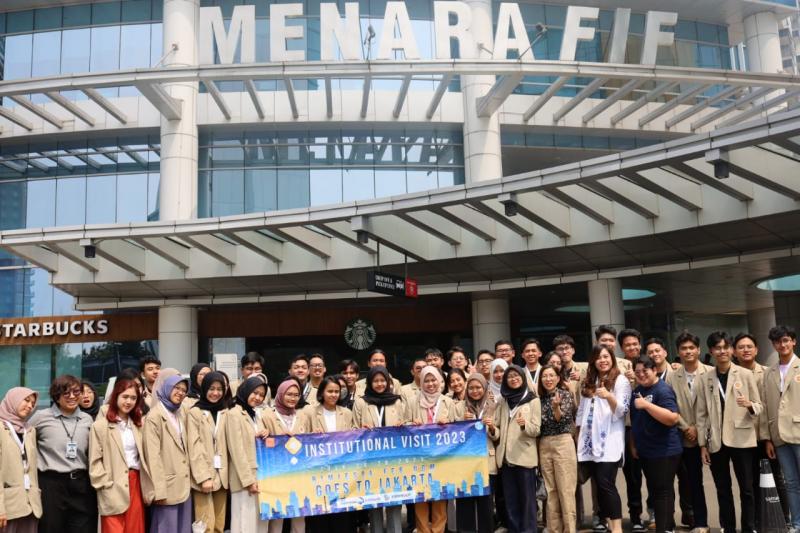 Mahasiswa UGM di Menara FIFGROUP /foto:istimewa/fifgroup