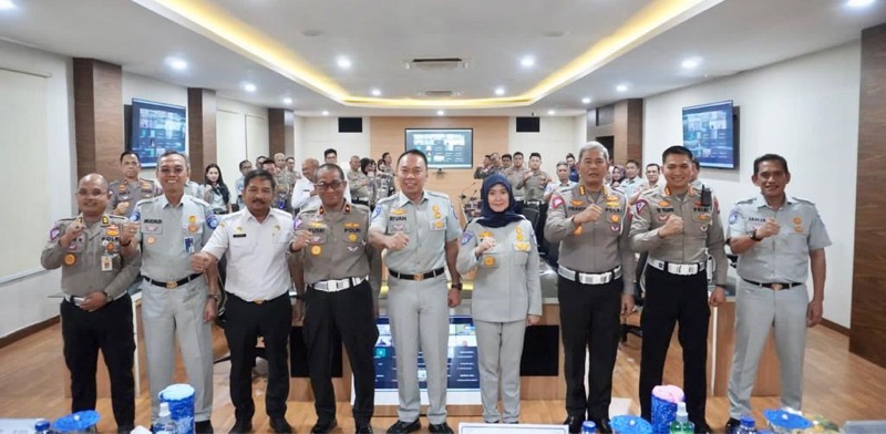 Jasa Raharja bersama Korps Lalu Lintas Polri melaksanakan kegiatan supervisi pelayanan Surat Tanda Nomor Kendaraan (STNK) dan Tanda Nomor Kendaraan Bermotor (TNKB) di Polda Kepulauan Riau.