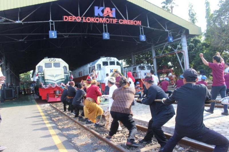 KAI mengadakan lomba Tarik Lokomotif,  Lomba cuci kereta, hingga mengadakan acara penghormatan detik-detik proklamasi di stasiun dan di atas kereta api yang diikuti oleh petugas KAI serta para penumpang KA.