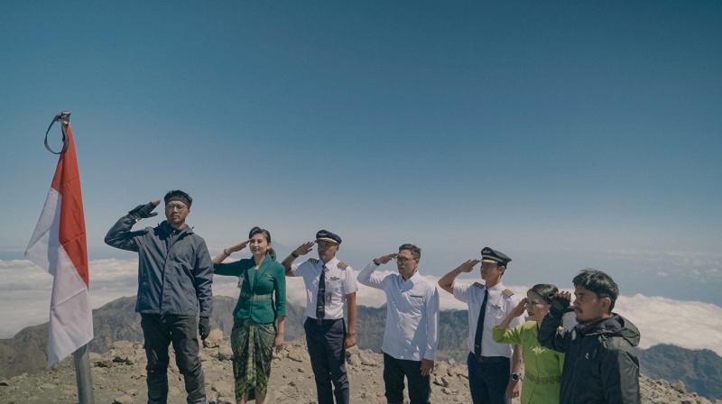 Tim Citilink Kibarkan bendera di Puncak Gunung Rinjani