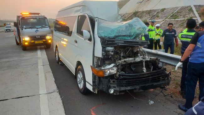 2 Orang Tewas Usai Minibus Rombongan Pelajar SLB Asal Majalengka Kecelakaan di Tol Cisundawu (Foto: Istimewa)