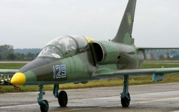 Dua pesawat latih Ukraina L-39 bertabrakan di udara (Foto: Air Data News)