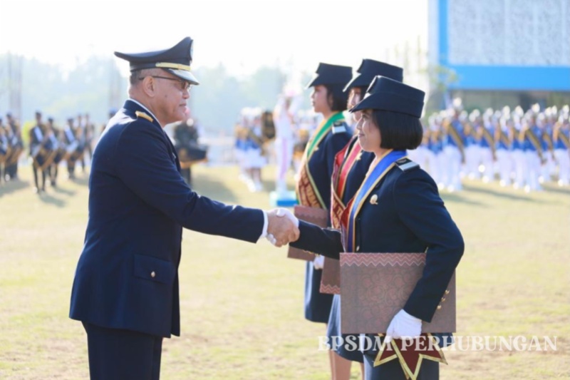 Kepala BPSDM bersama lulusan Poltrada Bali