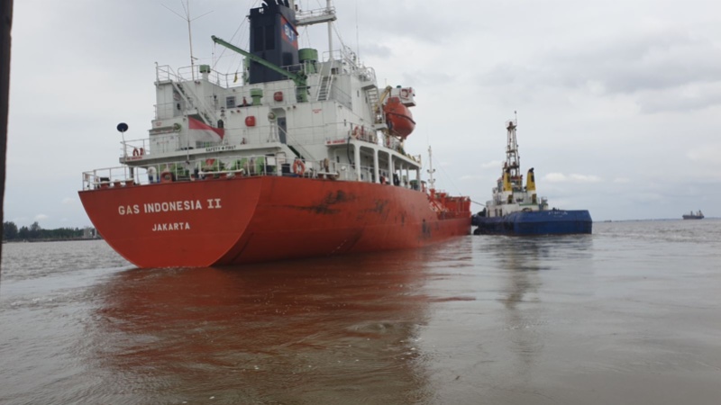 Kapal berbendera Indonesia di perairan