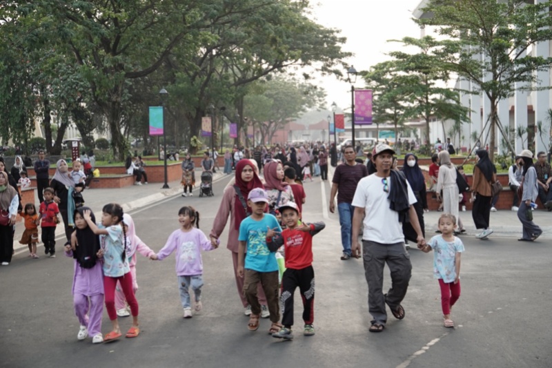 Pengunjung TMII