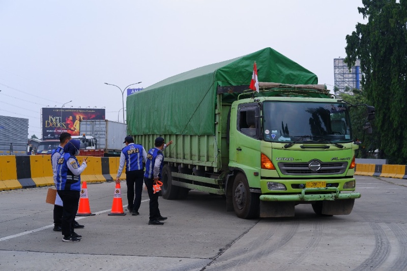 Angkutan barang di jalan tol