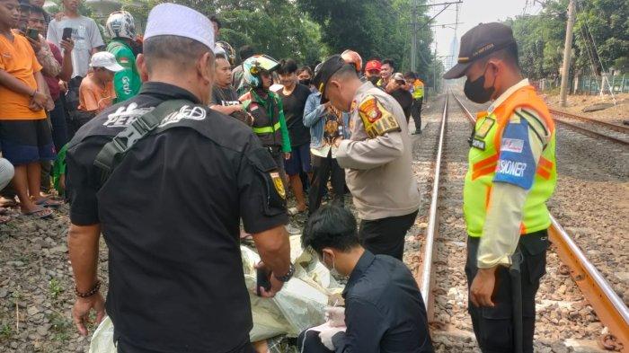 Ibu rumah tangga berinsial RU (57) tewas disambar Kereta Api (KA) di Jalan Patal Senayan, Grogol Utara, Kebayoran Lama, Jakarta Selatan, Jumat (1/9/2023).