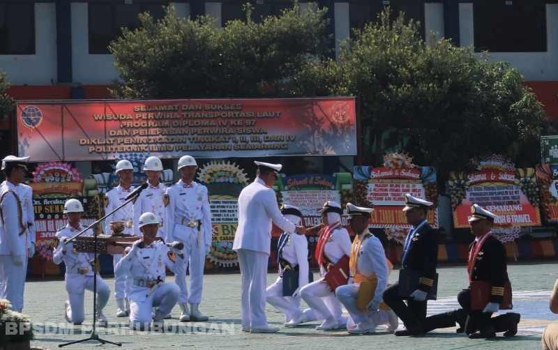 Wisuda PIP Semarang