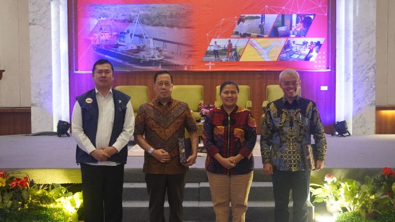 Kepala Disnav Dumai Gigih Retnowati bersama Direktur Kenavigasian dan Widyaiswara utama Kemenhub di FGD Alur Pelayaran Pelabuhan Tanjung Buton