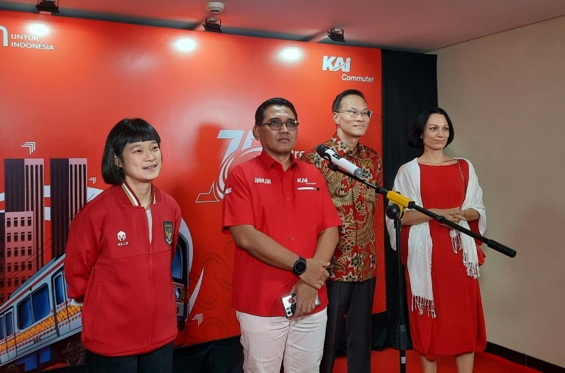 Great Collaboration dilakukan langsung oleh Chief Food Officer Gojek Group Catherine Hindra Sutjahyo, Dirut KAI Commuter Asdo Artriviyanto, Country Managing Director Google Indonesia Randy Yusuf dan perwakilan Google Asia Pacifik Cordula Oertel pada perayaan ulang tahun KAI Commuter yang ke 15 di Jakarta Internasional Velodrome, Jakarta, pada Jumat (15/9/2023) malam.