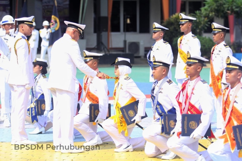 Wisuda Poltekpel Surabaya