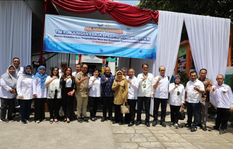 Rombongan Badan Pengendalian dan Pengawasan Mutu Keamanan Hasil Perikanan (BP2MHKP) KKP, bersama Komisi IV DPR RI saat kunjungan di Yogyakarta.