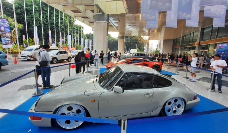 Mobil mejeng di pameran IMX 2023 JCC Jakarta.
