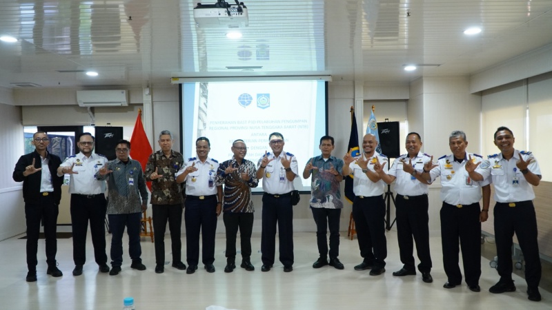 Serah terima personel pelabuhan pengimpanh NTB