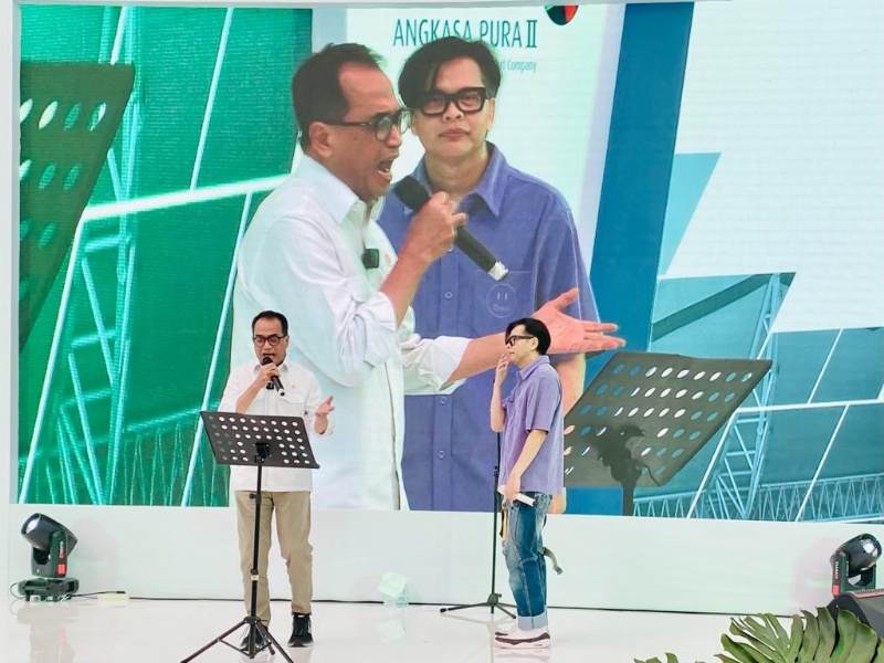 Armand Maulana bersama Menhub Budi Karya Sumadi