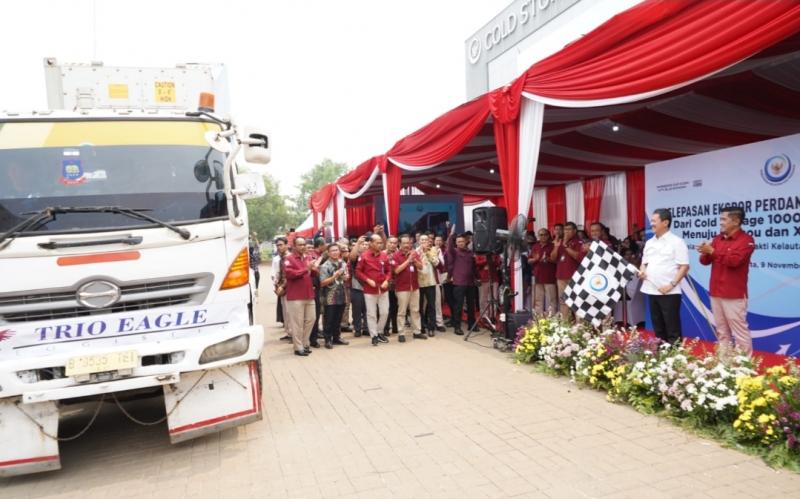 Menteri Kelautan dan Perikanan Sakti Wahyu Trenggono melepas ekspor sembilan kontainer berisi 243 ton produk perikanan senilai Rp18,7 miliar ke Tiongkok, Kamis (9/11/2023).  