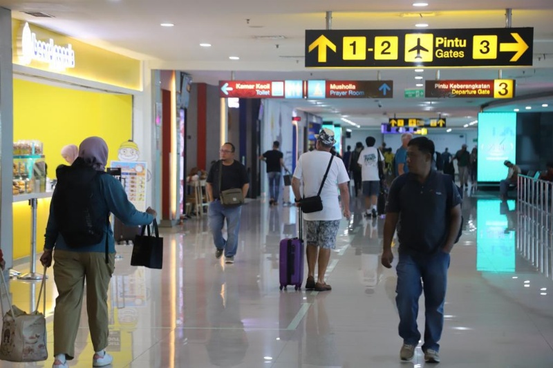 Penumpang di Bandara Angkasa Pura I