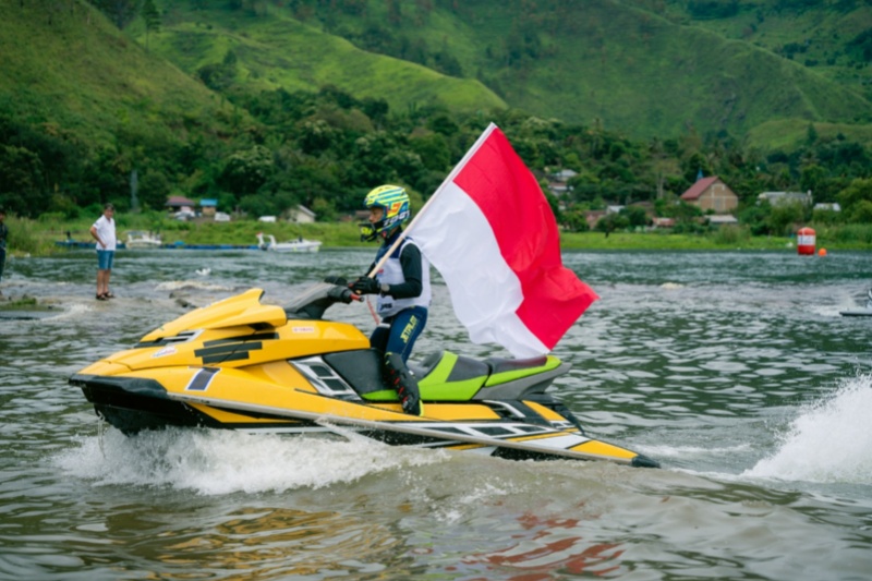 Pesta rakyat Danau Toba