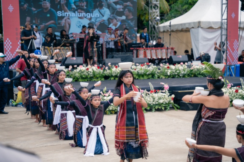 Tari Tor-Tor di Pesta Rakyat Danau Toba