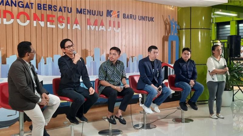 Konferesnsi pers KAI Commuter dalam mempromosikan gelaran Mangkunegaran Garden Orchestra yang akan diselenggarakan di area Pura Mangkunegaran Surakarta pada Ahad (3/12/2023) mendatang. Agenda tersebut sekaligus memperkenalkan aplikasi C-Access. 