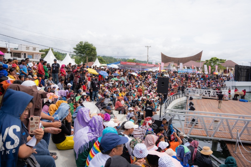 Pengunjung Pesta Danau Toba