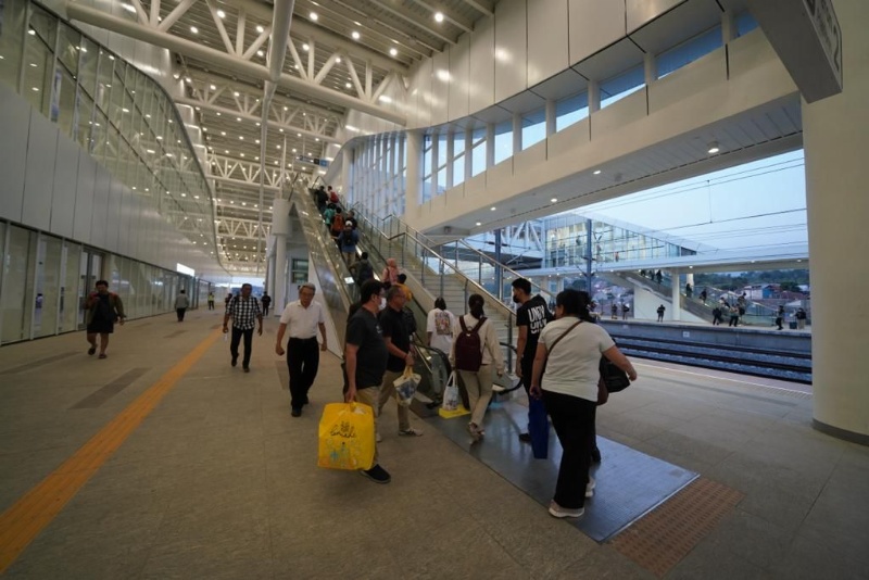 Suasana di Stasiun KCIC