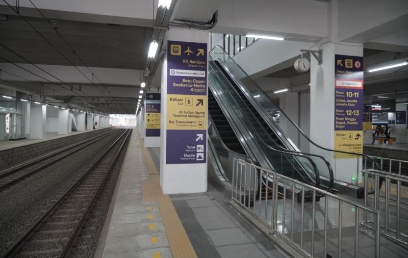Switch over 7 Stasiun Manggarai akan memasuki tahap ke 2 pada 16 Desember 2023, yang akan mengaktifkan jalur 1 dan 2 untuk jalur KRL line Cikarang. 