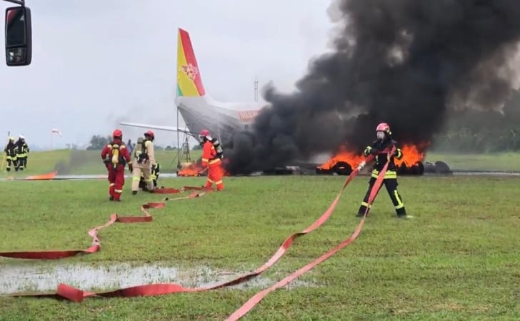 Simulasi keadaan darurat di Bandara SSK II