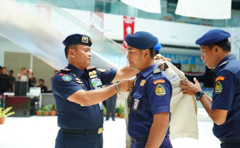Direktorat Jenderal PSDKP melaksanakan Apel Gelar Operasi bersama Pengawasan dan Penindakan Penyelundupan Benih Bening Lobster (BBL) di sektor Darat dan Laut di Pelabuhan Merak, Banten, Senin (18/12). 