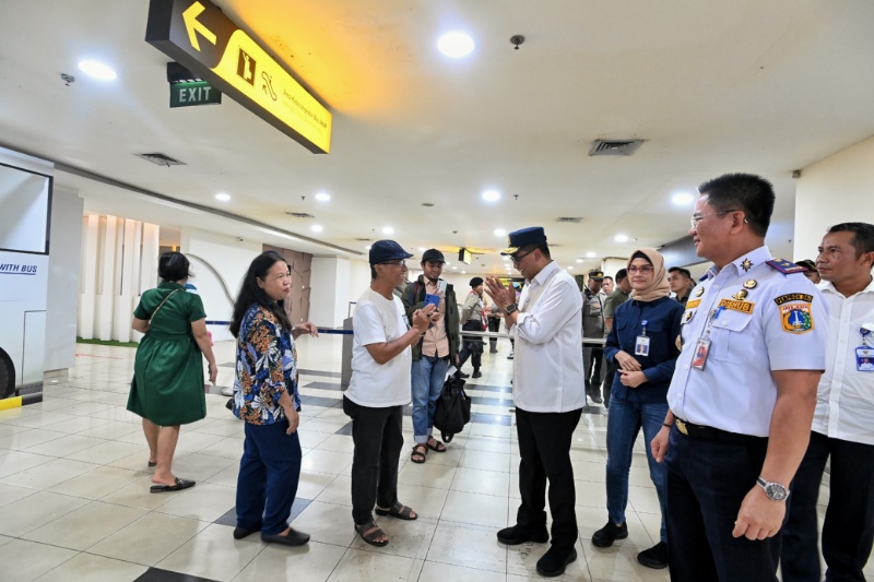 Menhub bersama Sesditjen Hubdat dan Kadishub DKI Jakarta