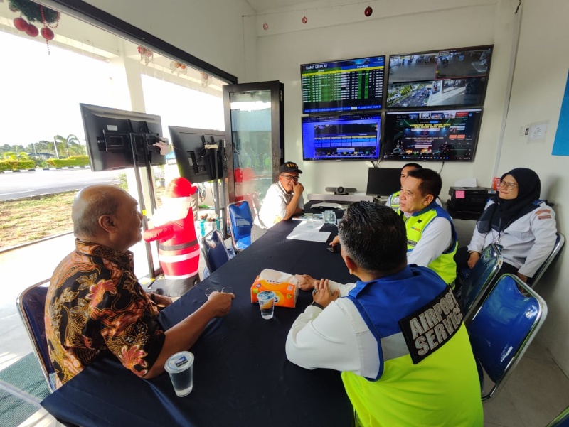 Ketua KNKT simak paparan di Posko Nataru di Bandara Batam