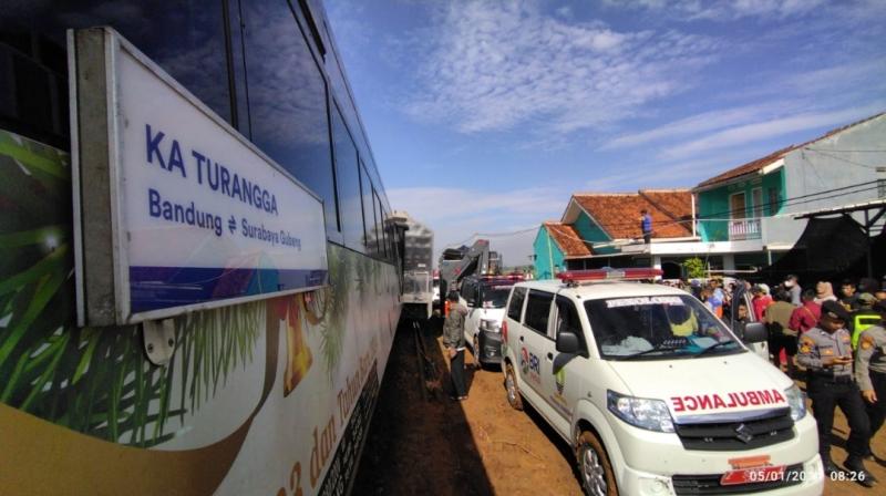 Kecelakaan Kereta Api terjadi pada KA Bandung Raya dengan KA Turangga pada Jumat (5/1/2024) pagi. Akibat kejadian ini sejumlah jadwal perjalanan KA mengalami pembatalan dan memutar jalur.