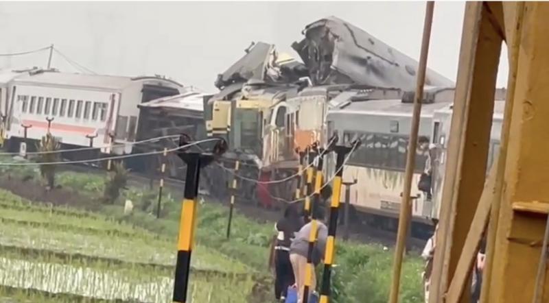 Potongan video kecelakaan dua kereta api di Bandung pada Jumat (5/1/2024) pagi.
