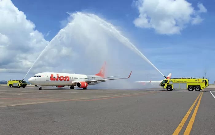 Water salute ketibaan Penerbangan Lion Air Pekanbaru-Surabaya