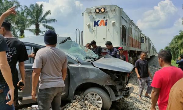 Sat Lantas Polres Tebingtinggi Amankan Insiden Kecelakaan Kereta Api Datuk Blambangan. (Istimewa)