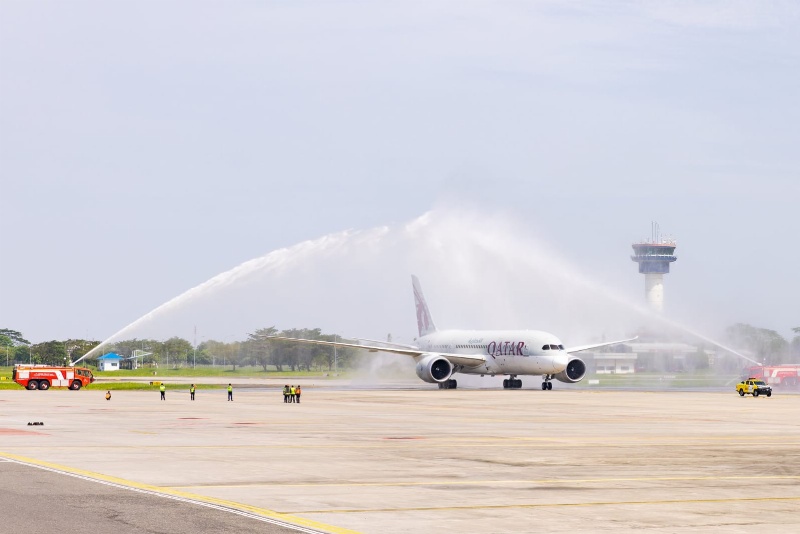 Water salute ketibaan Penerbangan Qatar Airways rute Doha-Kualanamu