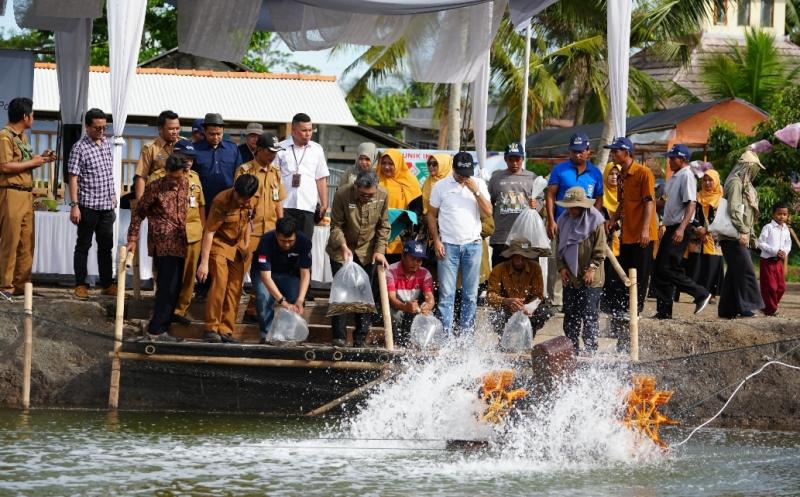 KKP bersama FAO dan Pemda Jawa Barat melepasliarkan 2,5 persen hasil budidaya sidat pada Proyek IFish `Mainstreaming Biodiversity Conservation and Sustainable Use into Inland Fisheries Practices in Freshwater Ecosystems of High Conservation Value`