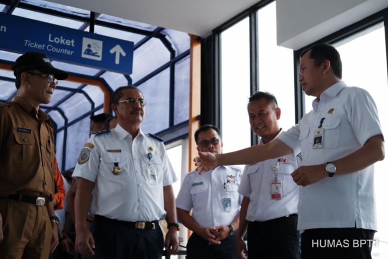 Plt Kepala BPTJ dan jajaran serta instansi terkait saat di Skybrigde Bojonggede