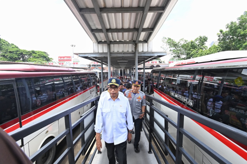 Menhub saat tinjau Terminal Leuwipanjang