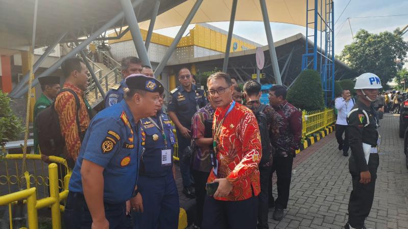 Dirjen Hubla Antoni Arif Priadi bersama Kepala Pangkalan PLP Tanjung Priok, DR Triono di Terminal Penumpang Pelabuhan Tanjung Priok, Foto:istimewa/pangkalanplppriok