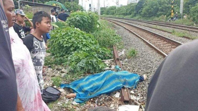 Seorang remaja tewas ditabrak kereta api saat bikin konten di perlintasan kereta antara Stasiun Jatinegara dan stasiun Pondok Jati, Sabtu (3/2/2024) siang.