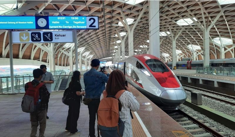 Stasiun Kereta Cepat Whoosh di Halim, Jakarta.