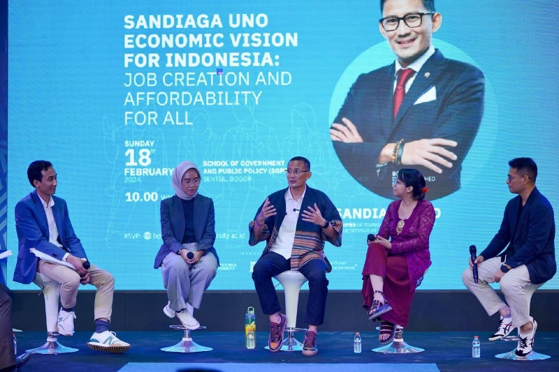 Menparekraf Sandiaga Uno di sela kegiatan di Cibinong