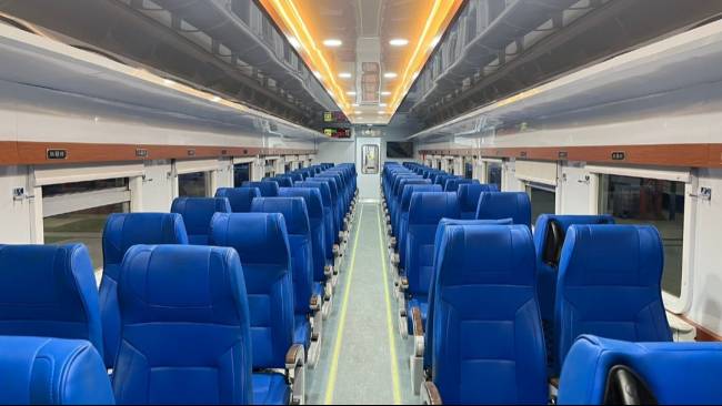 Tampilan kursi dan gerbong Kereta Ekonomi New Generation. (Sumber: Dok. KAI)
